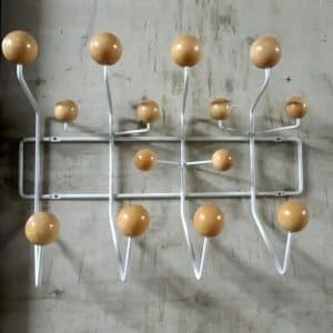 Wall coat hanger with wooden balls